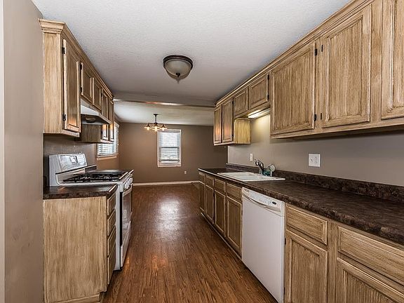 2nd image of 720 Pleasant Dr