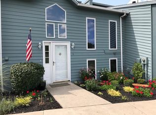 6 Otetiana Cv, Canandaigua, NY 14424