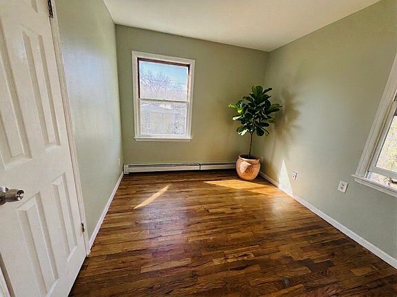 3rd image of 209 Netherwood Ave #1