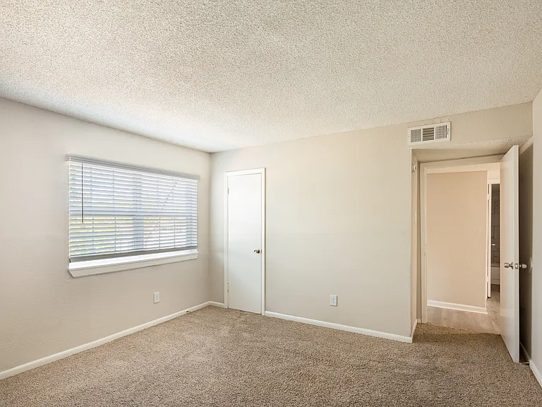 2728 N Buckner Blvd — Photo 11