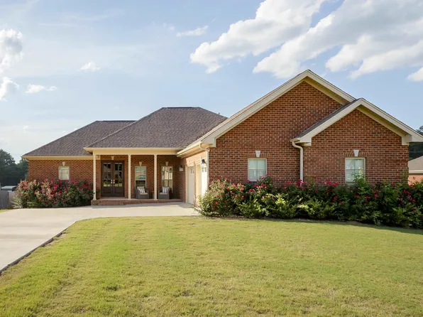 135 Oldenburg Dr, Killen, AL 35645