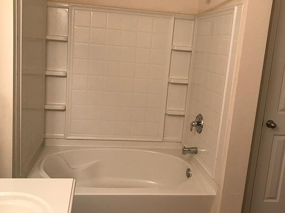 5th image of 266 Kennedy Dr