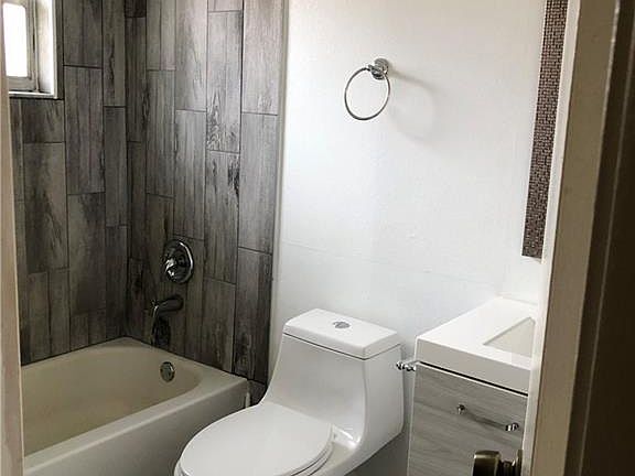5th image of 105 Lavender Ave