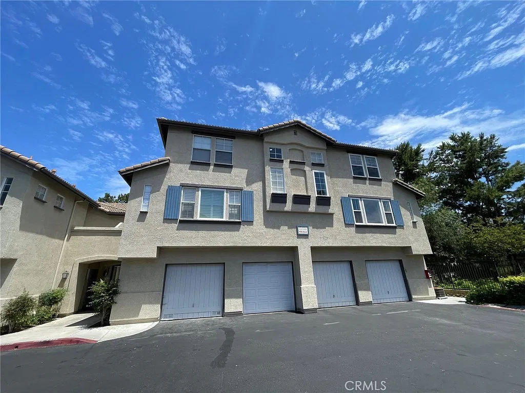 2 bed, 1.5 bath, 1089 sqft, $3,400 — Photo 1