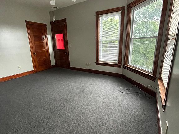 4th image of 146 Morris St