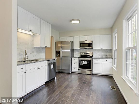 4th image of 3021 Dunleigh Ct
