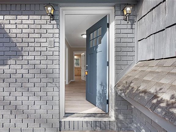 5th image of 300 Woodland Dr