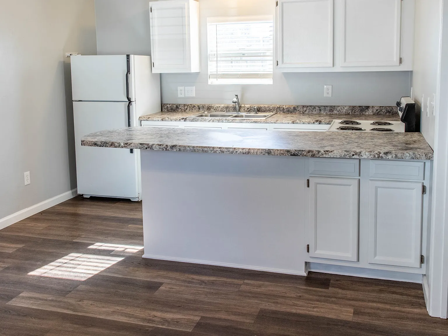 1 bed, 480 sqft, $700 — Photo 3