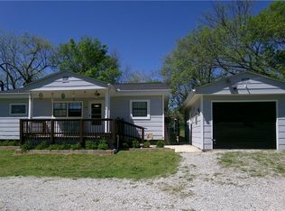 816 N Wickersham St, Yellville, AR 72687