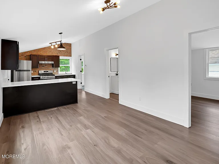 105 Owens Ave — Photo 3