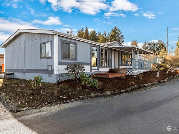 5th image of 6698 Capricorn Ln NE