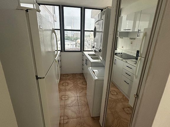 2nd image of 9 Avenue Hostos Y Ramon Power Giralt #801