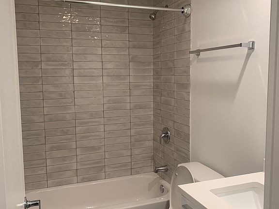3rd image of 940 W Winona St #675c4aq6p