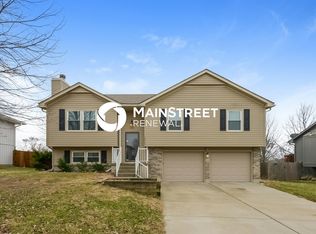 18425 E Arrowhead Ln, Independence, MO 64056
