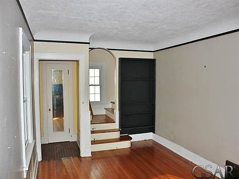 4th image of 936 N Park St