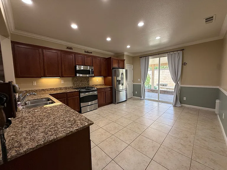 7437 Bloomsbury Way — Photo 9