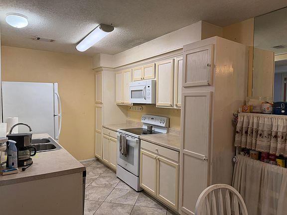 3rd image of 1002 Park Meadow Dr