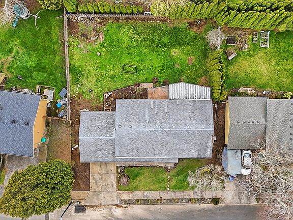 5th image of 205 SE Olvera Ave