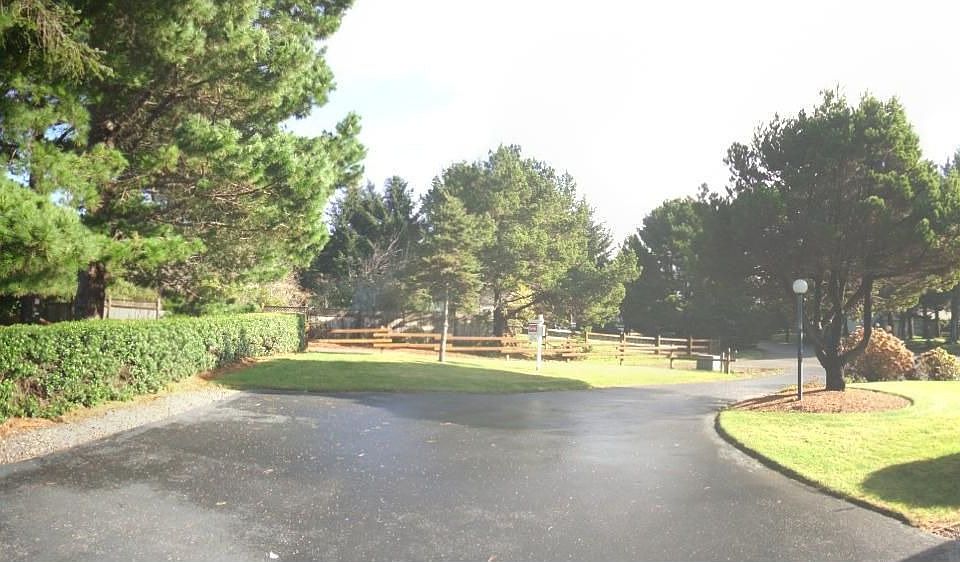2nd image of 97913 Holly Ln