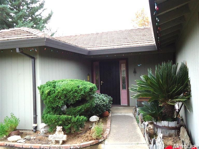 2nd image of 2828 Tam O Shanter Dr