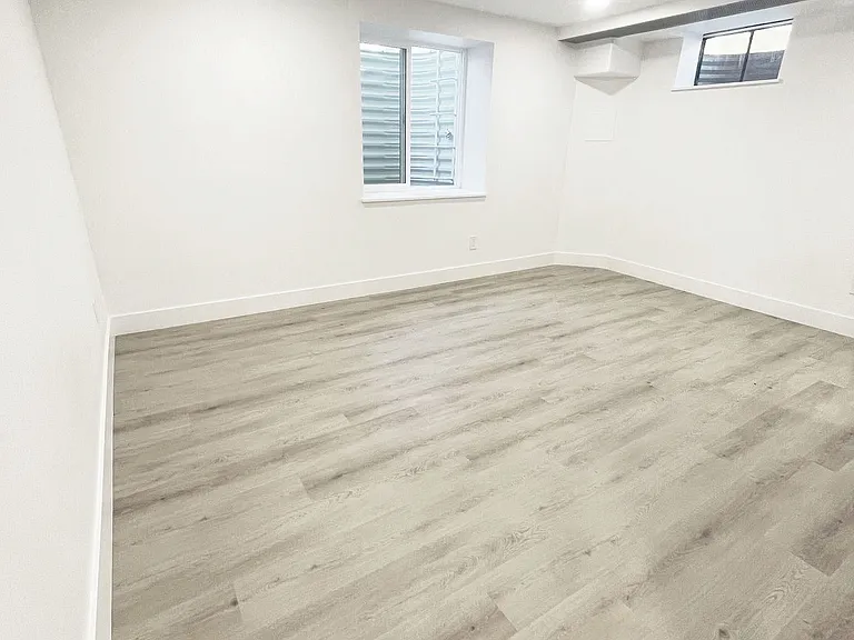 Master suite bedroom