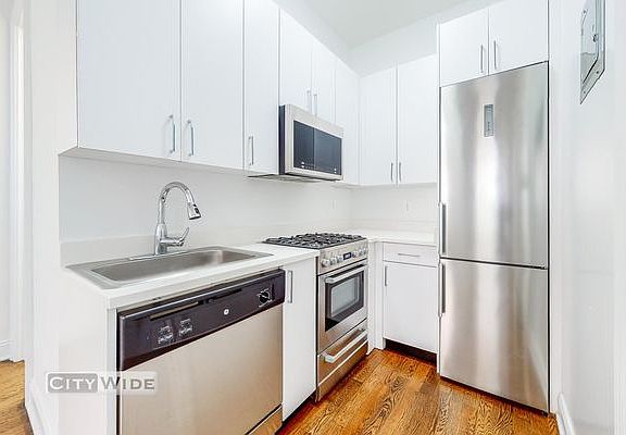 3rd image of 52 W 55th St APT 3F