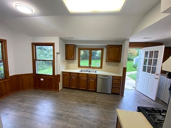 3rd image of 11206 S Oak Park Ave