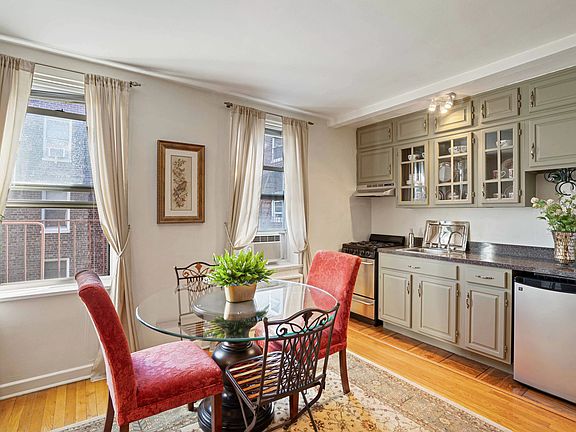 5th image of 72-61 113th St APT 6U