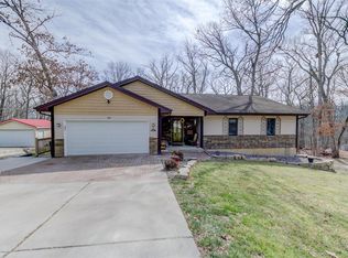 150 Woodmark Manor Dr, Winfield, MO 63389