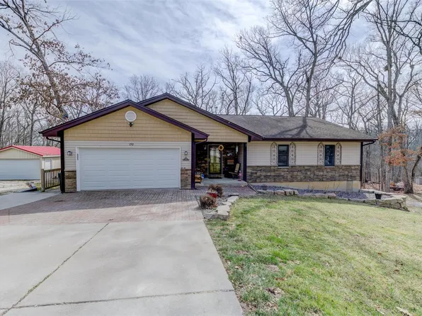 150 Woodmark Manor Dr, Winfield, MO 63389