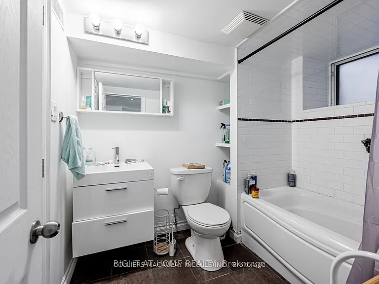 1069 College St #BASEMENT — Photo 4