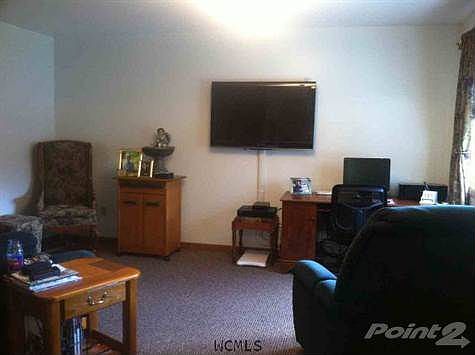 4th image of 30 E Beacon St