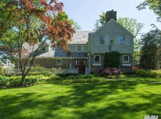 399 Dogwood Ln, Manhasset, NY 11030