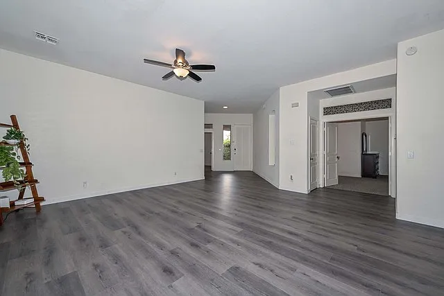 2210 E Branham Ln — Photo 14