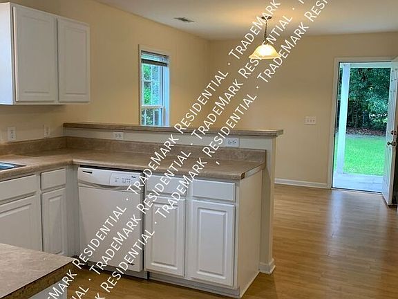 5th image of 115 Avondale Ave