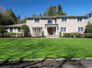 71 Chase Rd N, Scarsdale, NY 10583