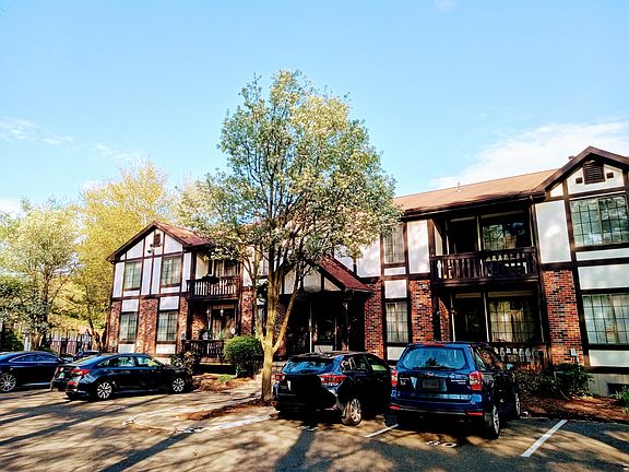 2nd image of 365 Mather St