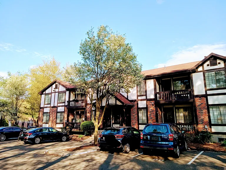 365 Mather St — Photo 3