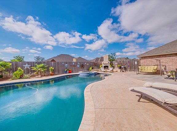 2nd image of 1201 Castle Rock Ct