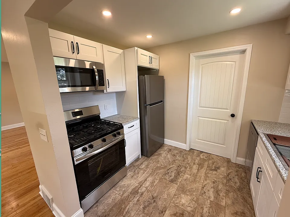 52 Losson Rd #3