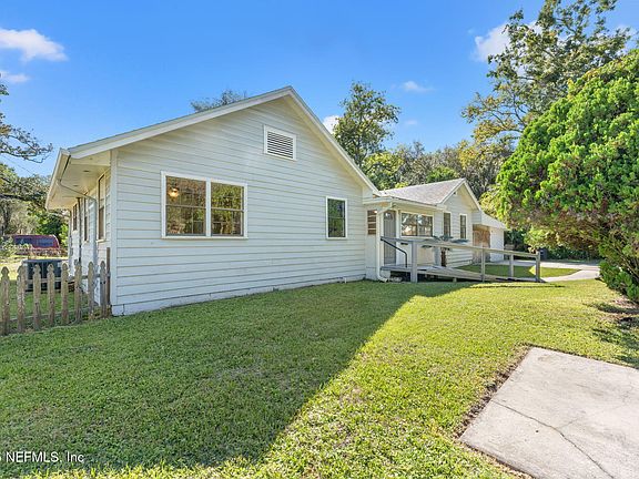 3rd image of 5104 HOLLYCREST Drive