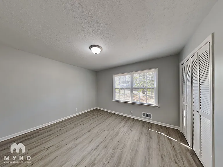 1290 Maple St SE — Photo 14