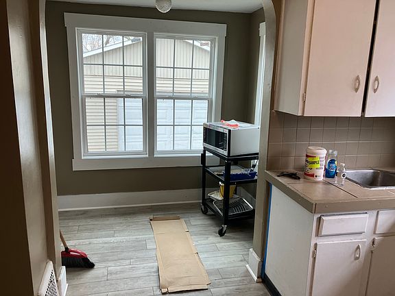 4th image of 152 Myers Ave