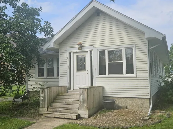 204 1st Ave S, State Center, IA 50247