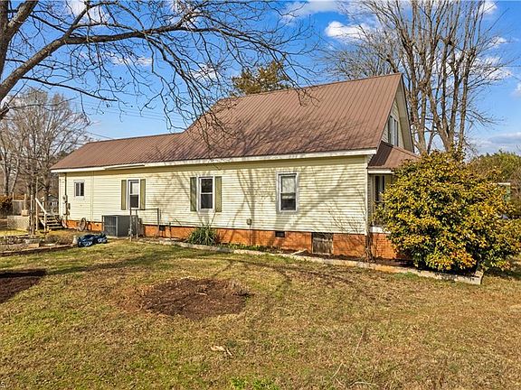 4th image of 1022 Railroad Ave