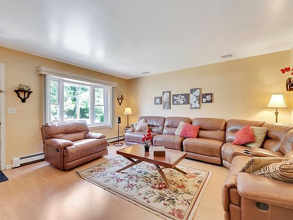 5th image of 26 Garden Pl