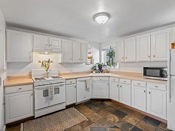 4th image of 1535 N Hudson St APT 1
