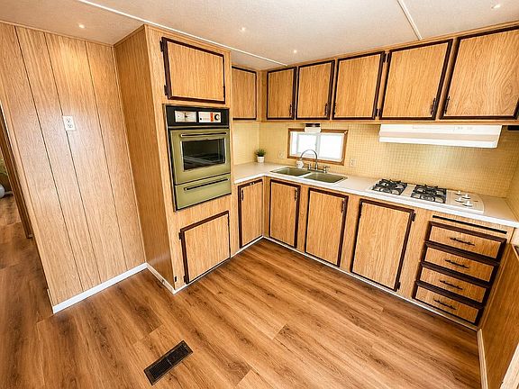 3rd image of 1895 W Devonshire Ave #115