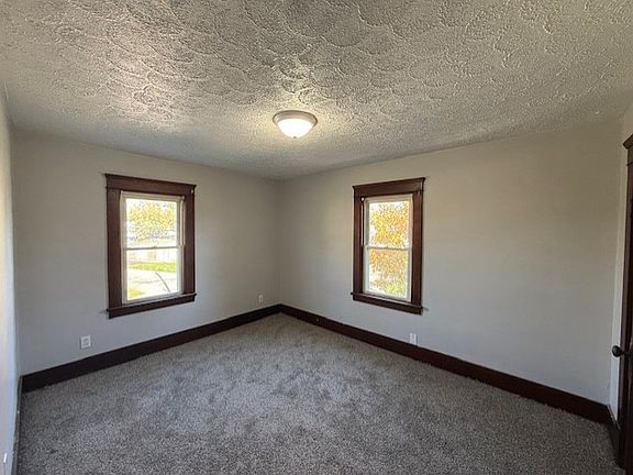 5th image of 903 Warren Ave
