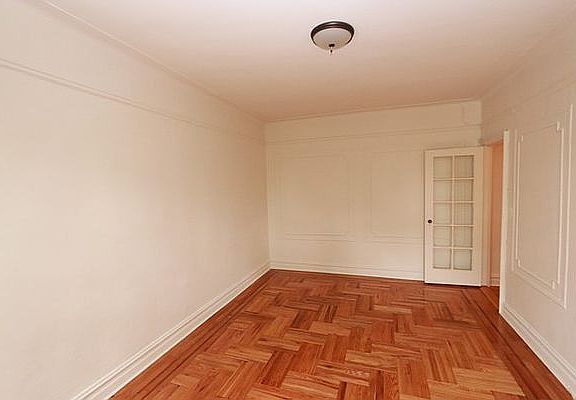 4th image of 555 Ovington Ave #C33